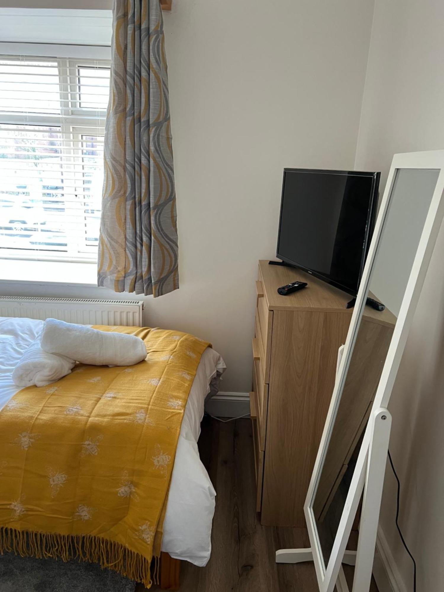 Comfortable Single Room Wembley Park/Stadium London Exterior photo