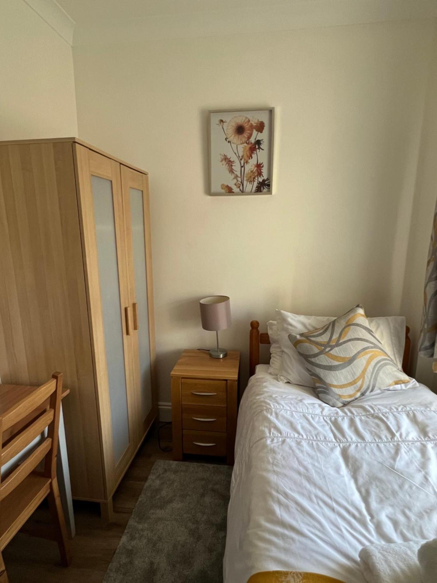 Comfortable Single Room Wembley Park/Stadium London Exterior photo